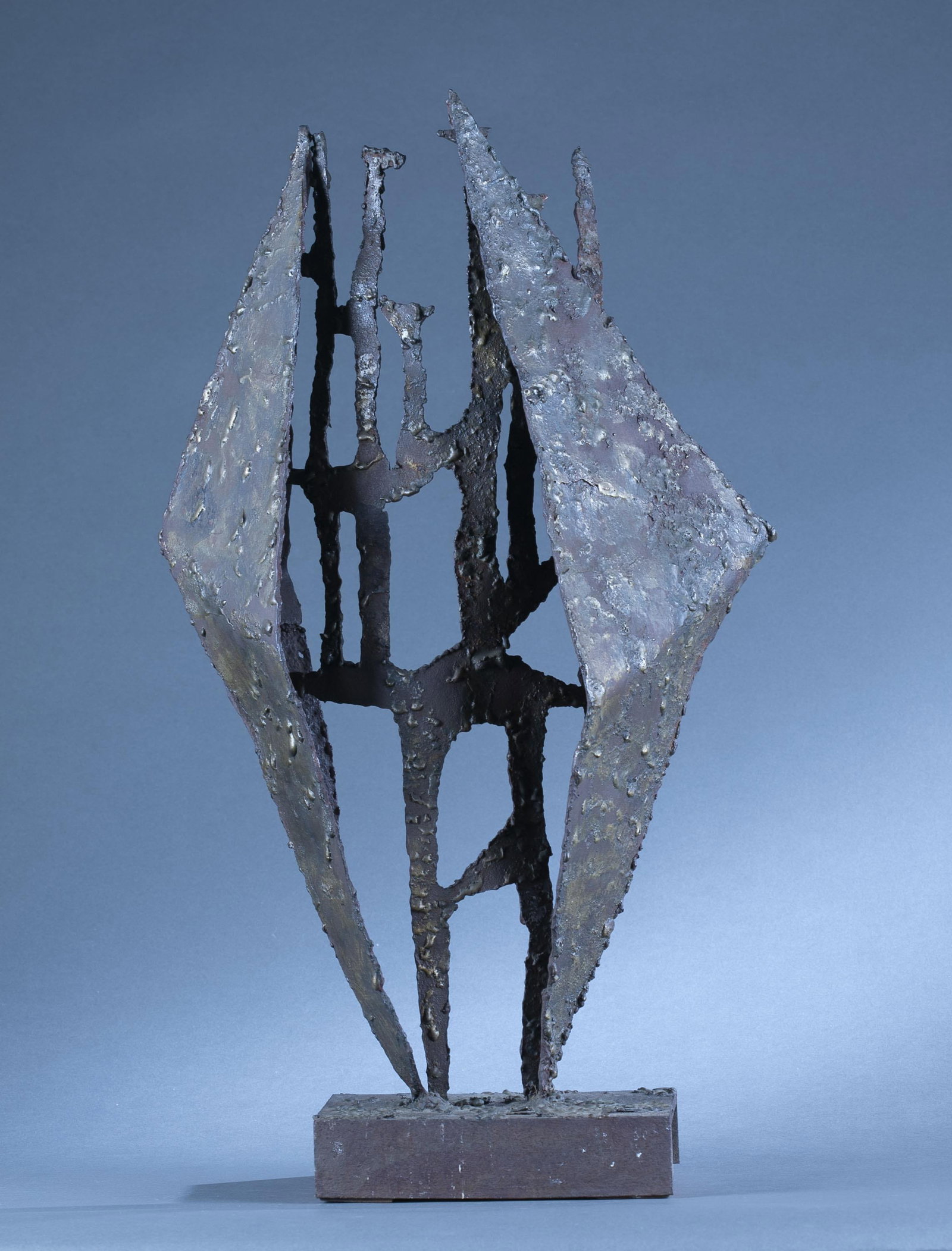 Brutalist metal sculpture.: A Brutalist metal sculpture. Unsigned. Mid 20th century. 27 1/2" x 16".