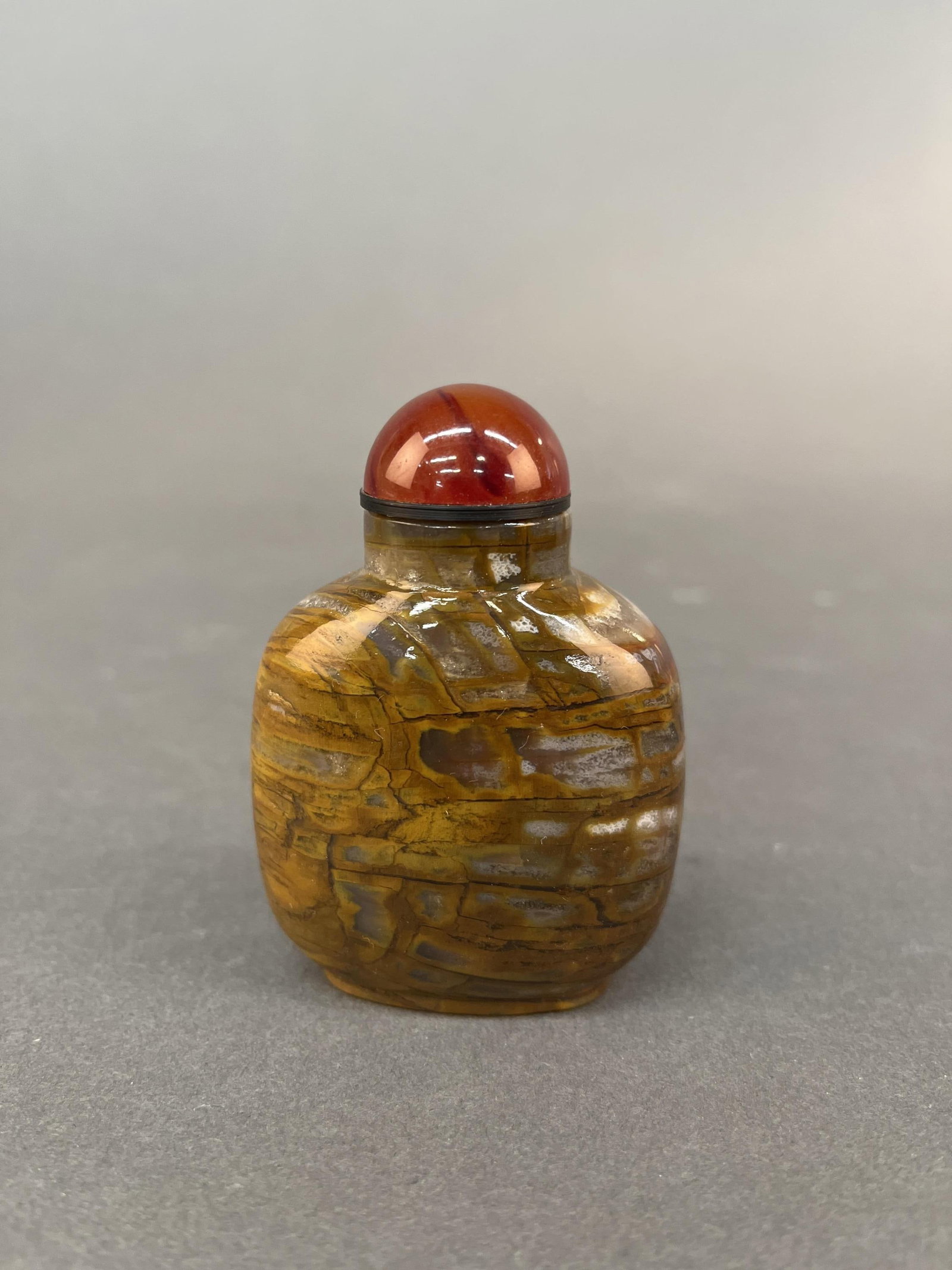 Hardstone snuff bottle.: A brown hardstone snuff bottle. 3 1/4".