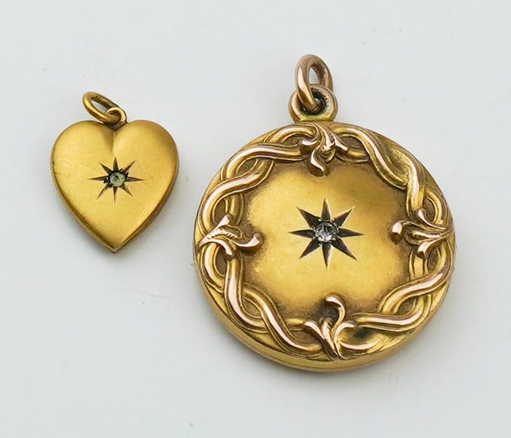 10KYG Engraved Locket & Heart Pendant (1 of 2)