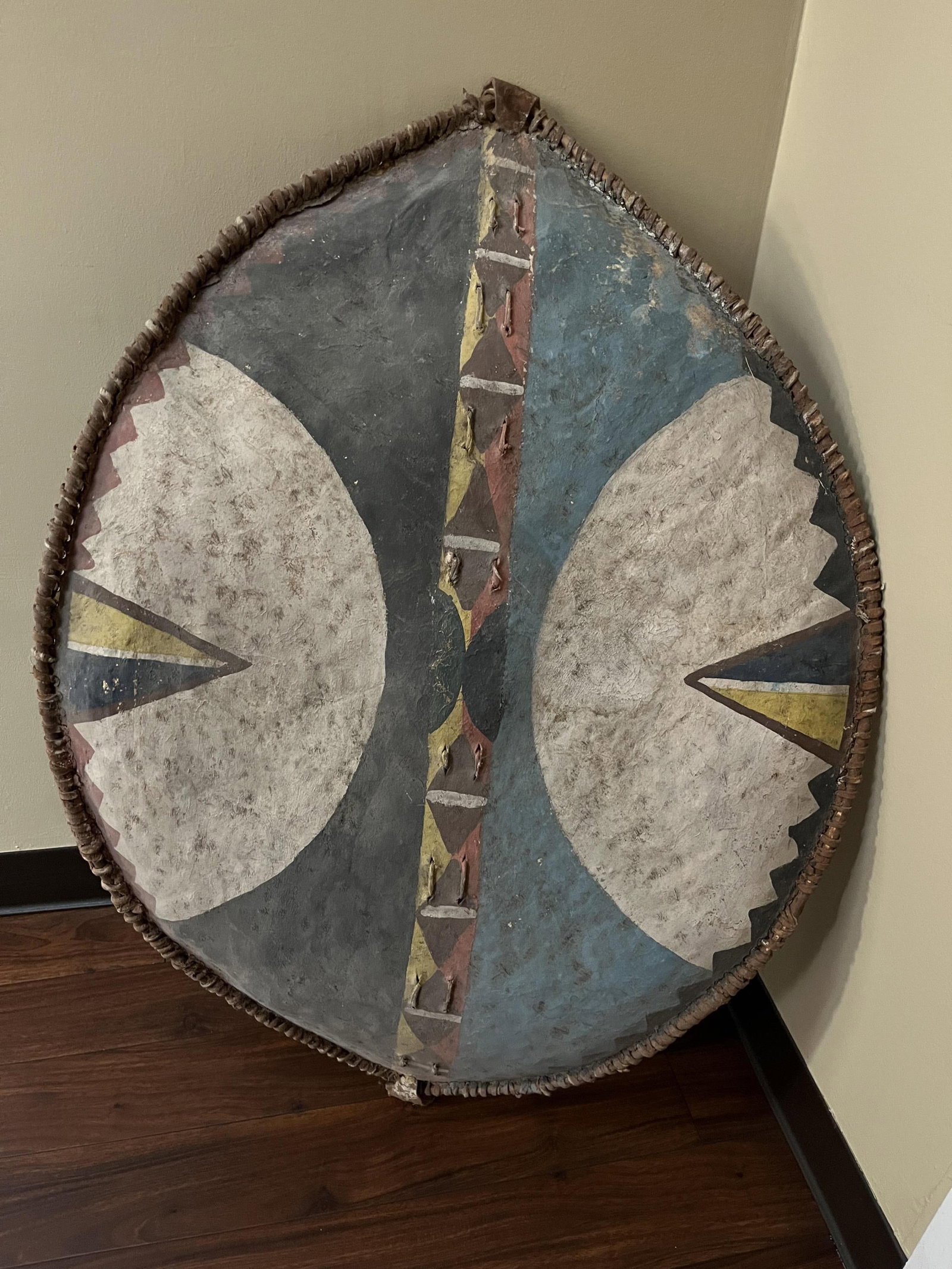 Maasai style shield, Kenya. (1 of 6)