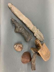 5 African objects.