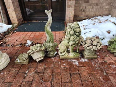4 Concrete garden figures.