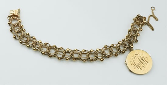 14KYG Charm Bracelet w/ Engraved Locket.