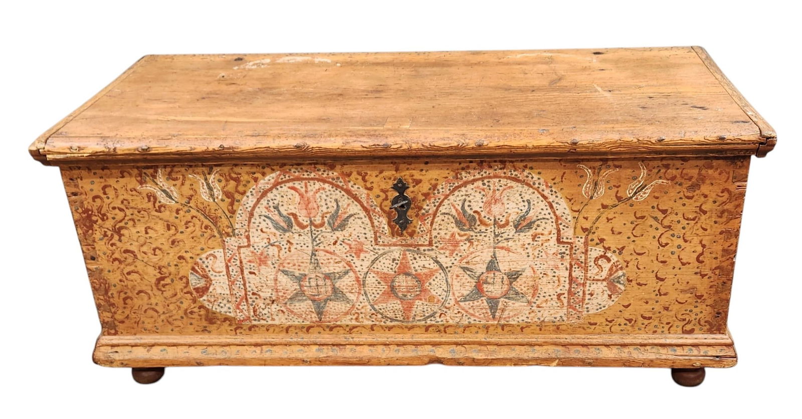 Colonial Pennsylvania Dutch dowry chest. (1 of 10)