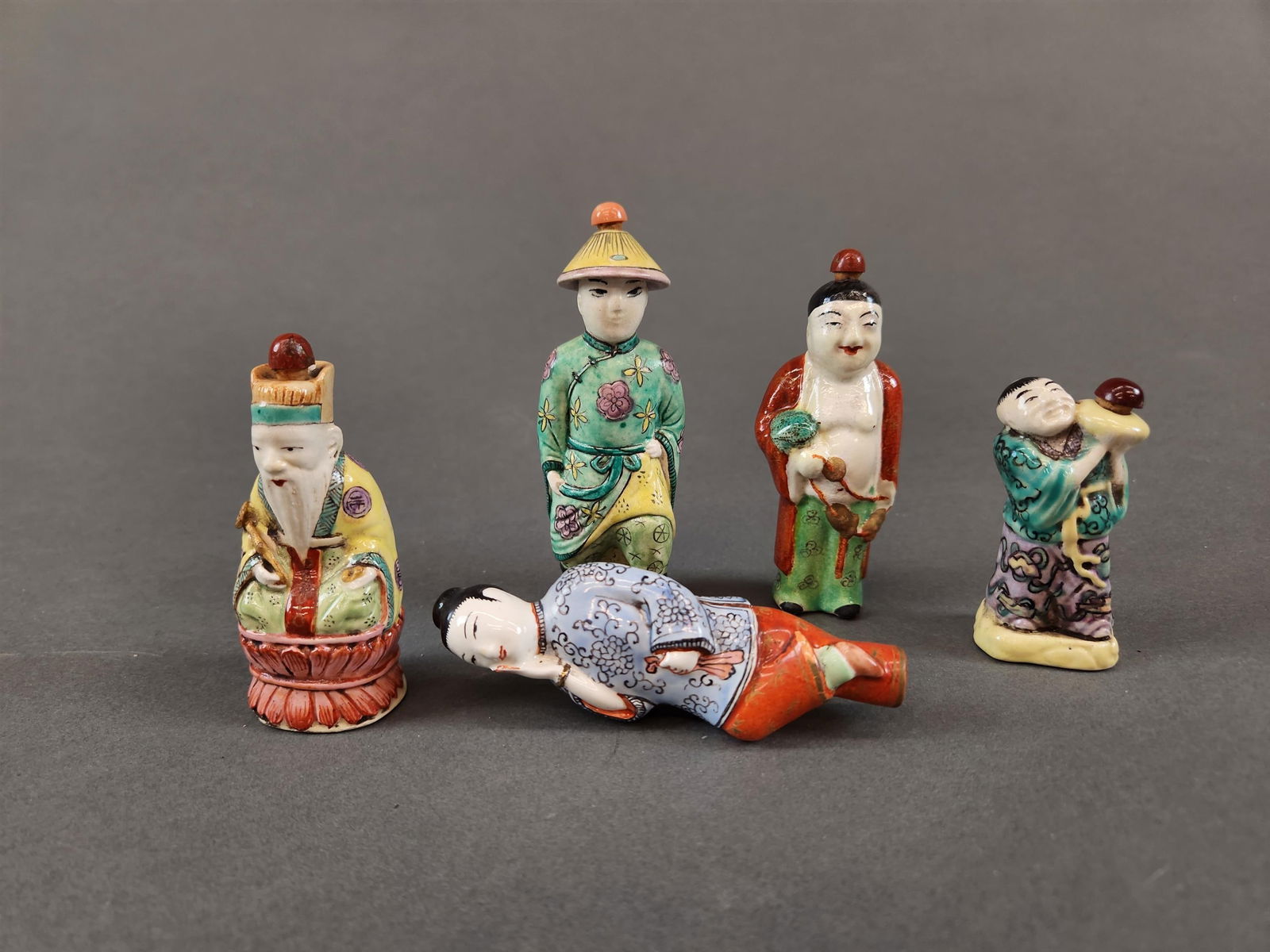 5 Ceramic snuff bottles. (1 of 2)