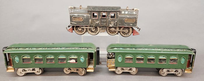 Prewar Lionel Std. Gauge #42 electric & 2 cars