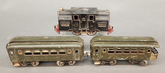 Prewar Lionel Std. Gauge #33 engine & 2 cars