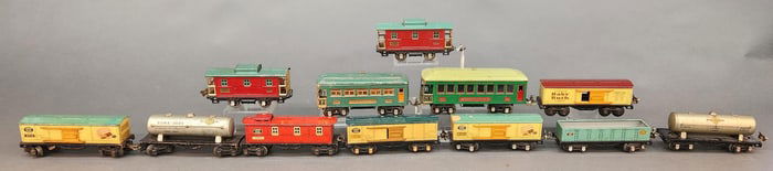 12 Prewar Lionel O Gauge tinplate cars