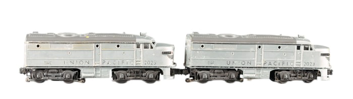 Postwar Lionel O27 Gauge #2023 FA UP AA units