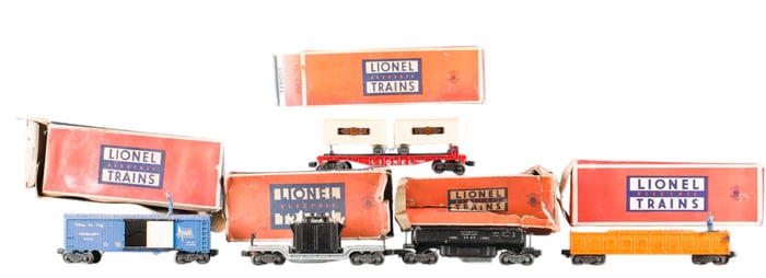 5 Postwar Lionel O Gauge train cars in box