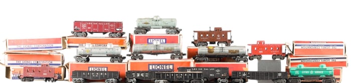 14 Postwar Lionel O Gauge train cars in box