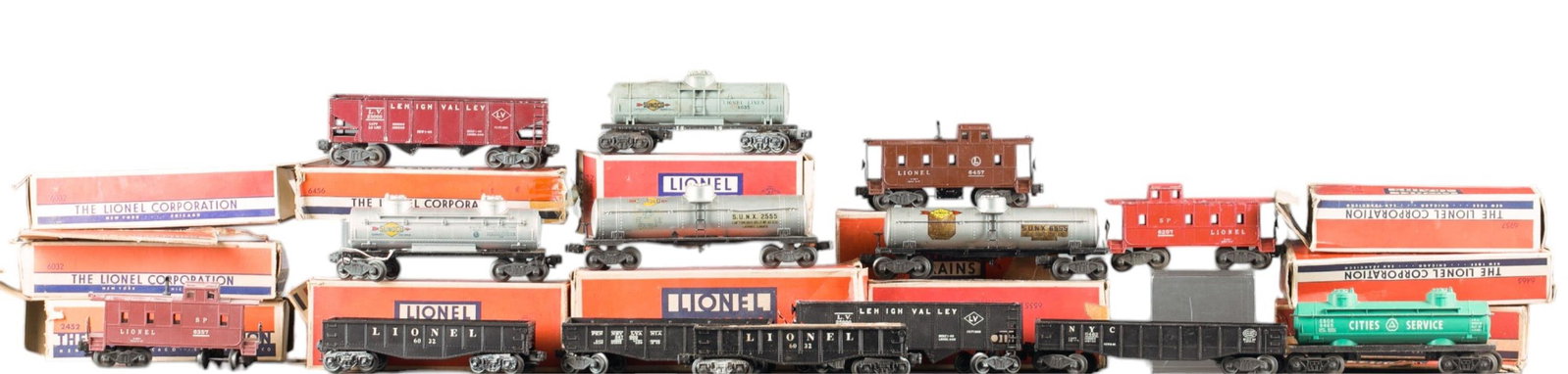 14 Postwar Lionel O Gauge train cars in box: A group of fourteen Postwar Lionel O Gauge train cars in box. Including No. 2452 Pennsylvania Gondola Car, No. 2555 The Metal Sunoco Single Dome, No. 6032 Gondola Car, No. 6035 Sunoco Single