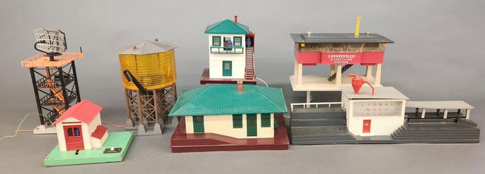 8 Lionel Postwar O Scale accessories