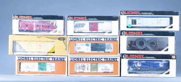 9 Lionel Inc train cars in box