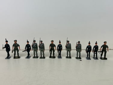 12 Toy Soldiers
