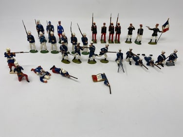 30 Toy soldiers