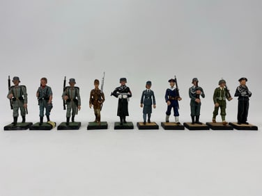 10 Toy soldiers