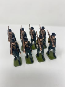8 Belgian Carabinier toy soldiers.