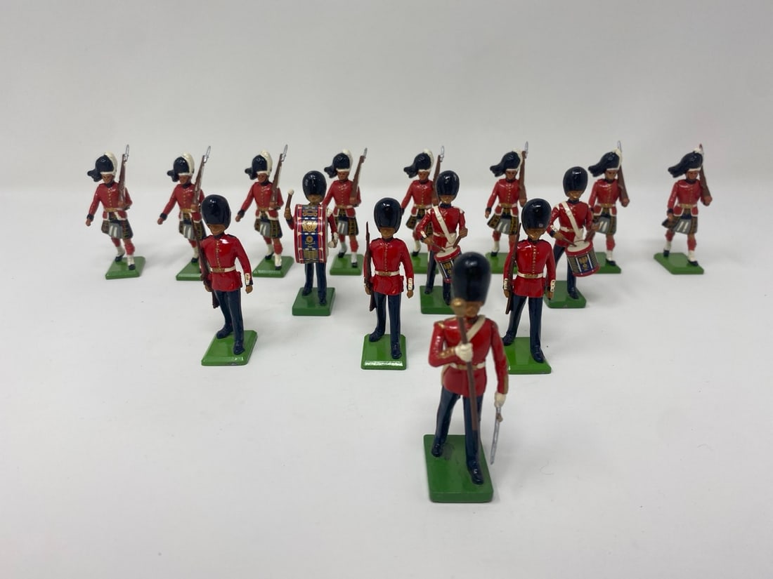 15 W Britain Ceremonial Toy Soldiers: A group fifteen soldiers from the W Britain Ceremonial Toy Soldier collection. Including Scots Guards Drums and Gordon Highlanders.