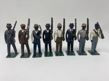 8 Toy Soldiers
