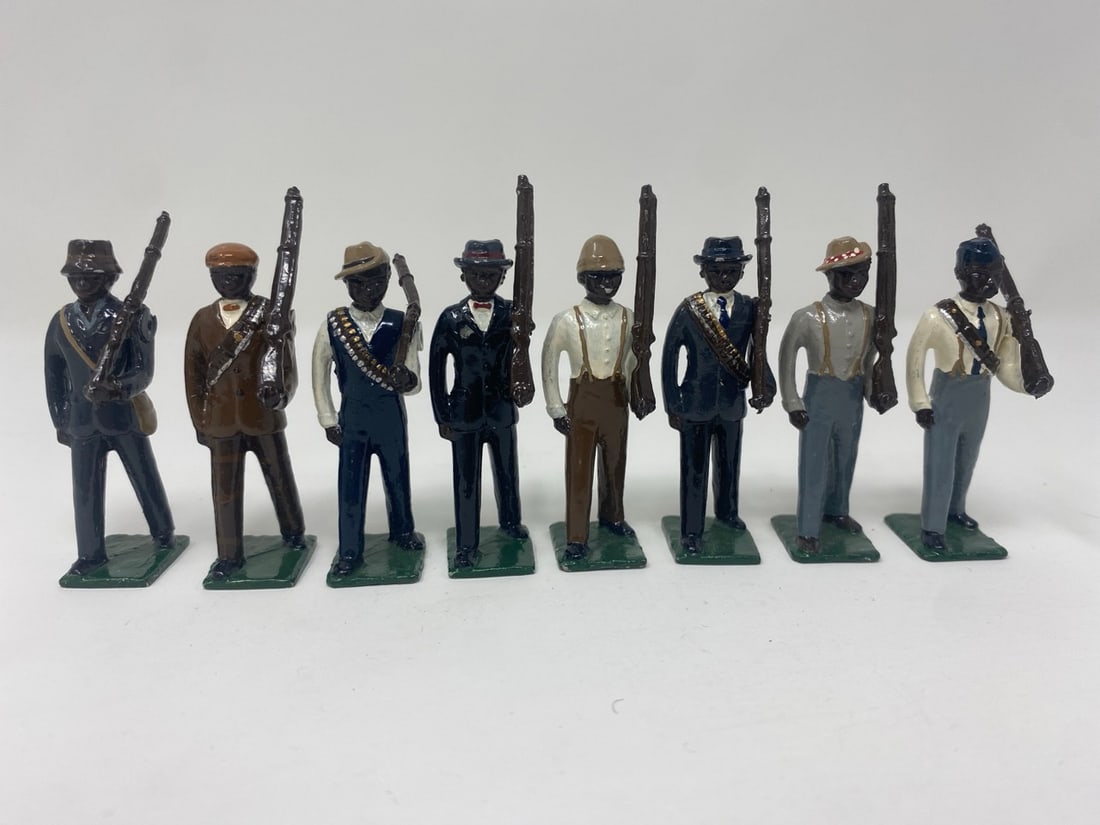 8 Toy Soldiers: A group of eight toy soldiers. Boer War. Fingos