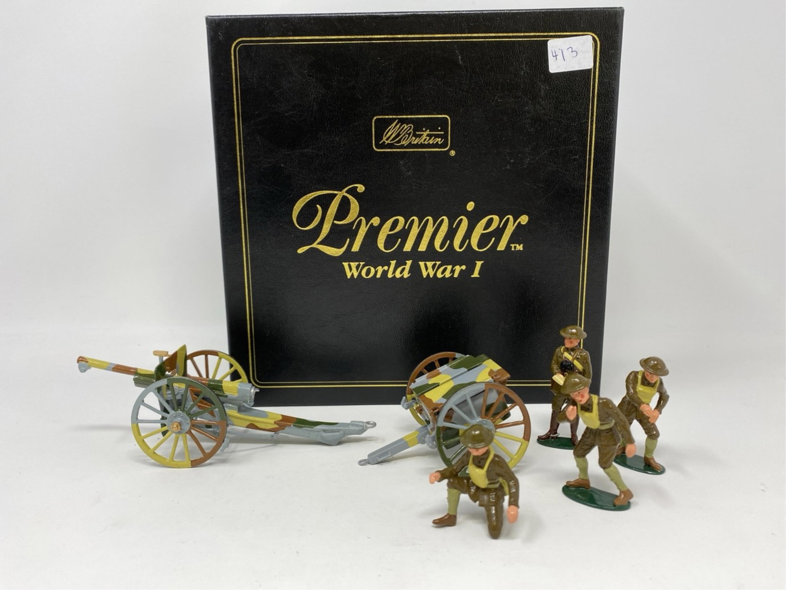 W Britain, toy soldiers set: A W Britain Premier WWl set of toy soldiers. No. 41025 French 75mm Gun and caisson, with US Marine Detachment