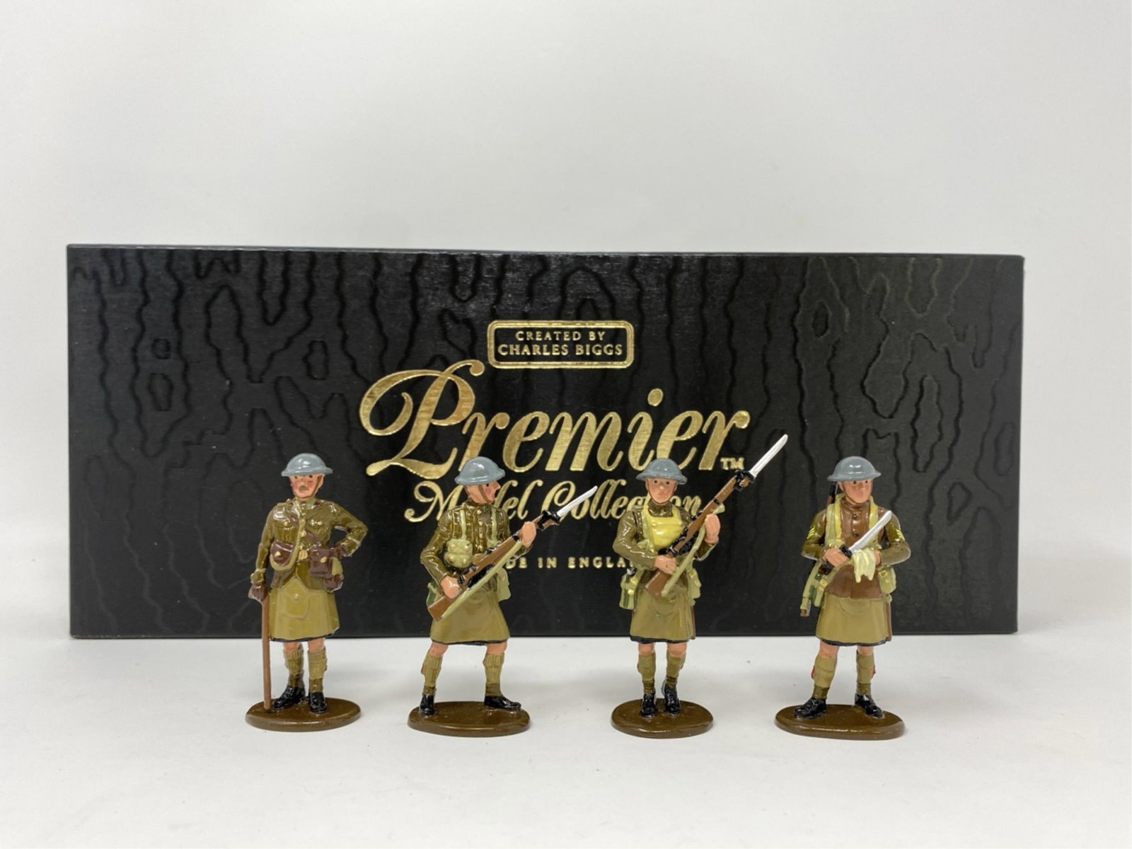 W Britain, Kilted Scots Infantry set: A W Britain Premier Model Collection set of toy soldiers. No. 2008 Kilted Scots Infantry