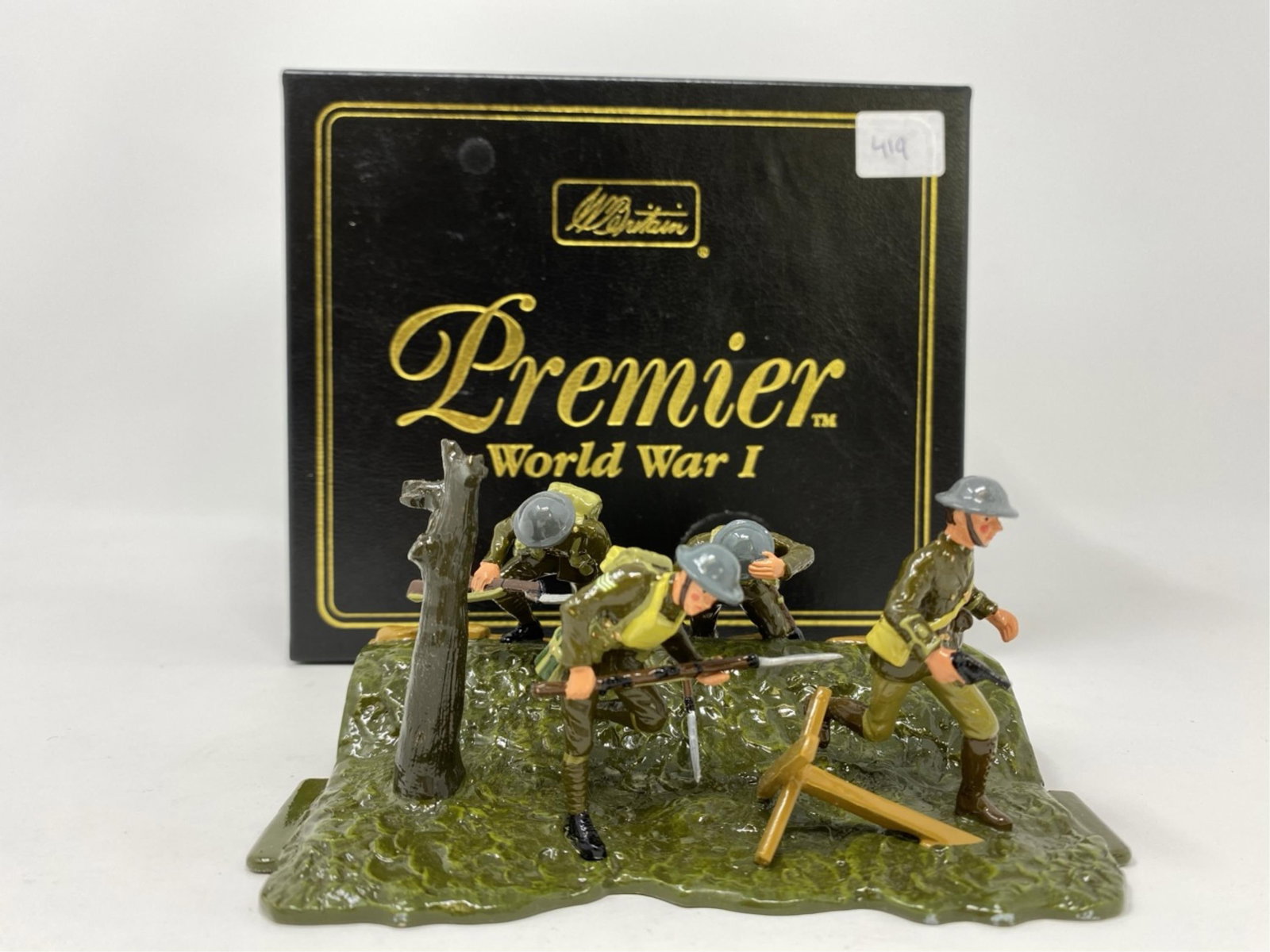W Britain, British Trench set: A W Britain Premier WWI set of toy soldiers. No. 41035 'Over the Top' British Trench, with officer Sergeant and two men
