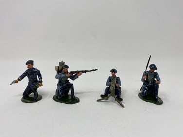 4 Toy soldiers