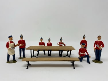 8 Toy soldiers