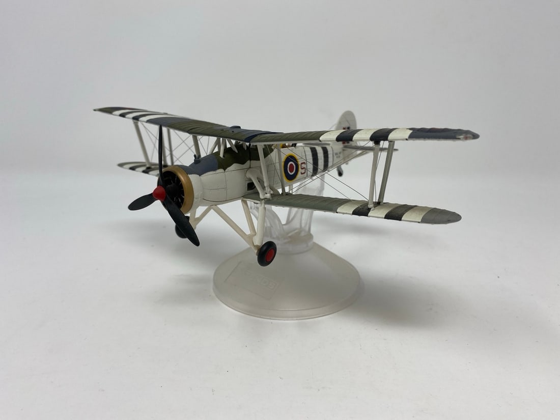 Corgi Aviation plane model.: A Corgi Aviation Archive AA 36305 1/72 Fairey swordfish Royal Navy plane model.