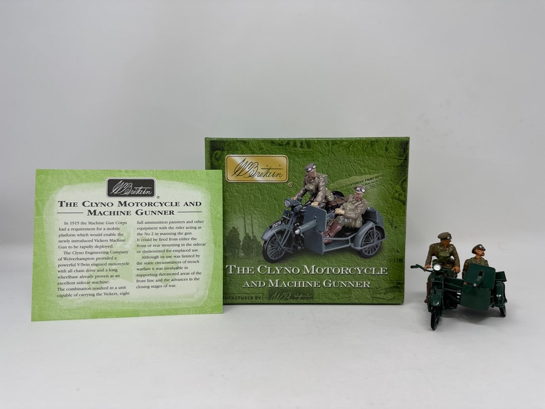 W Britain, Clyno Motorcycle and machine gunner: A set of W Britain toy soldiers. The Clyno Motorcycle and Machine Gunner. No. 262