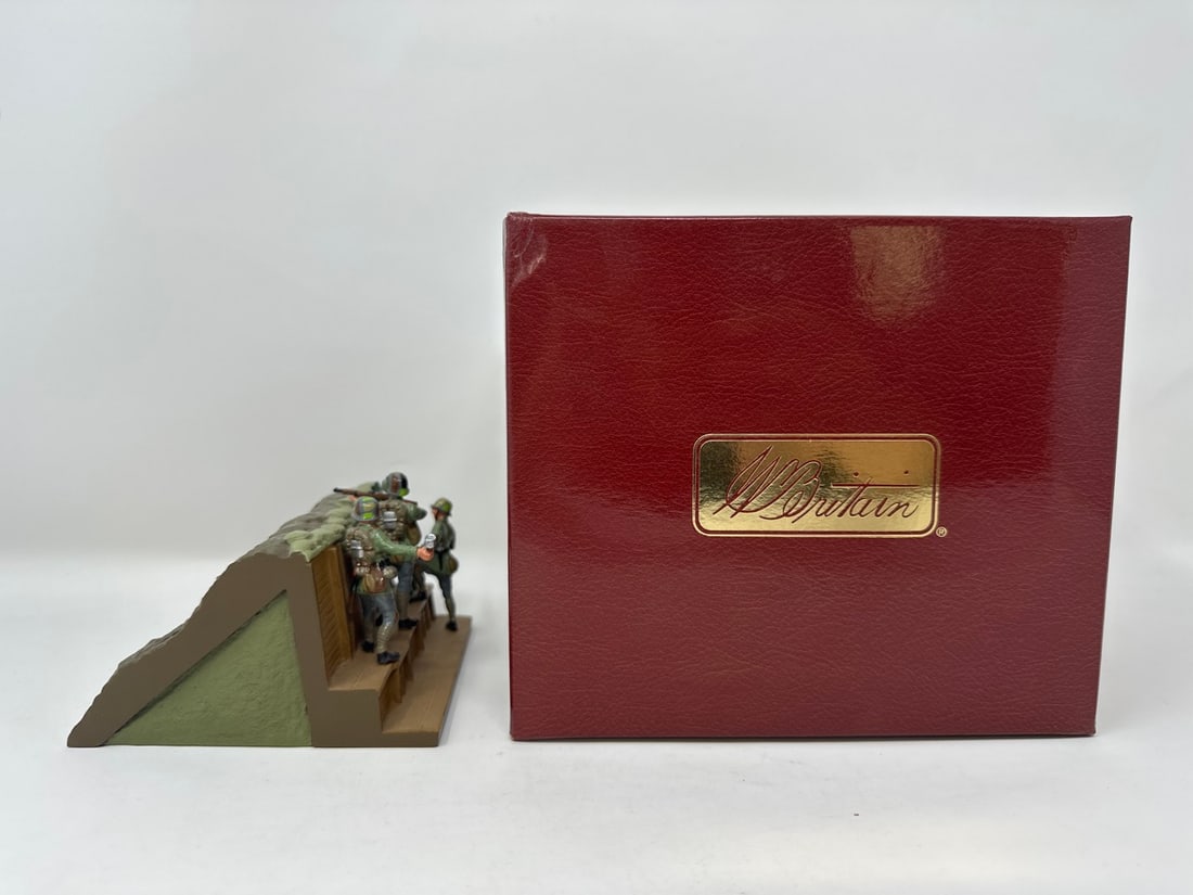 W Britain, German trench set: A set of W Britain toy soldiers. No. 41147 German trench set