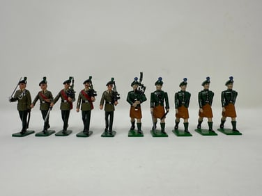 10 Toy Soldiers