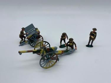 W Britain WWI soldiers and accessories.