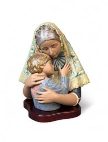 Lladro, "Madre Mallorquina," figurine.