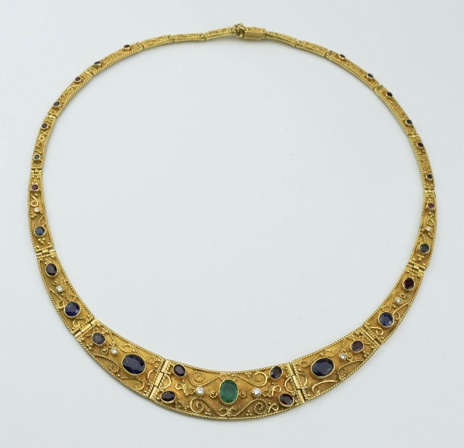 18KYG Graduated Cleopatra style necklace. (1 of 2)