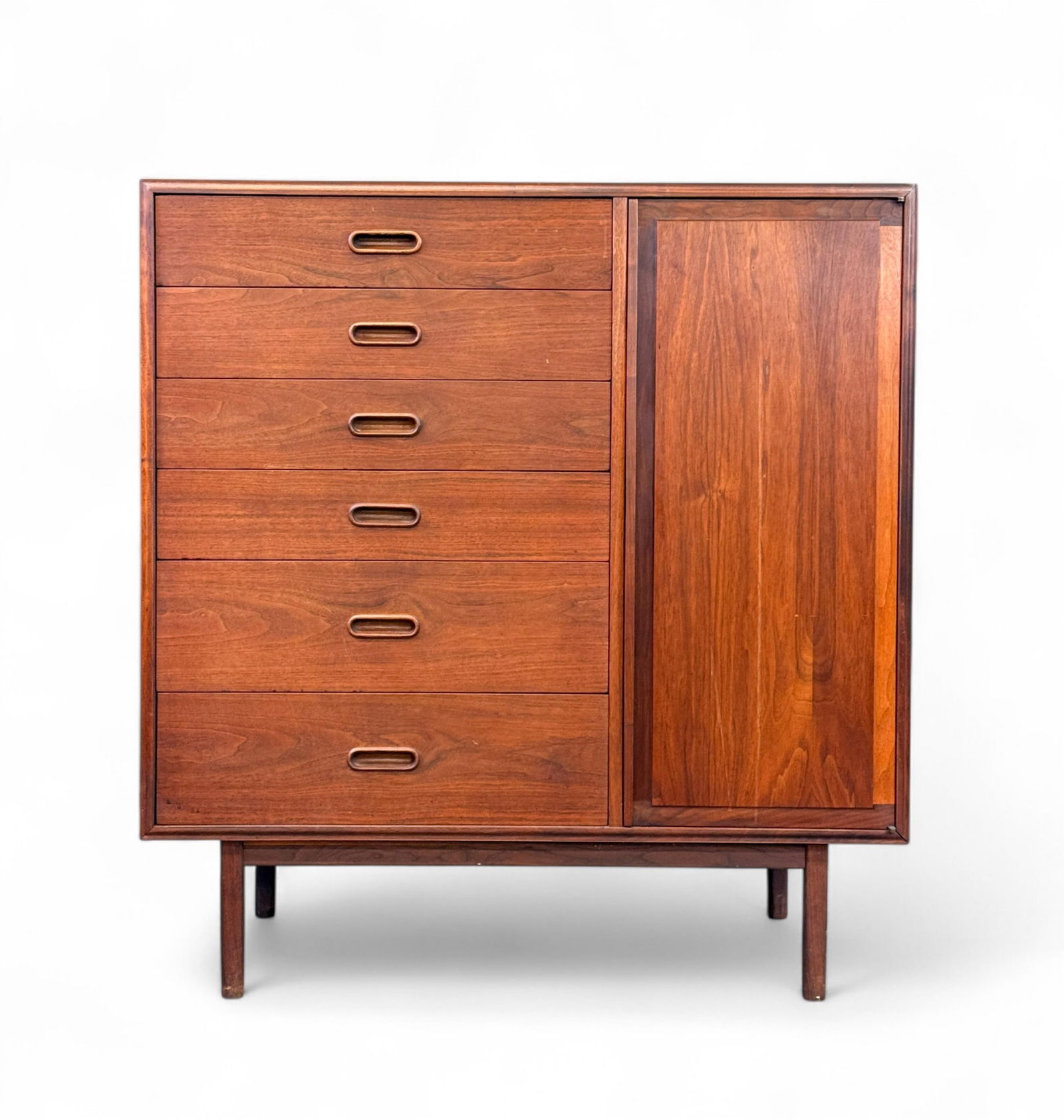 Jack Cartwright walnut gentleman's chest. (1 of 10)