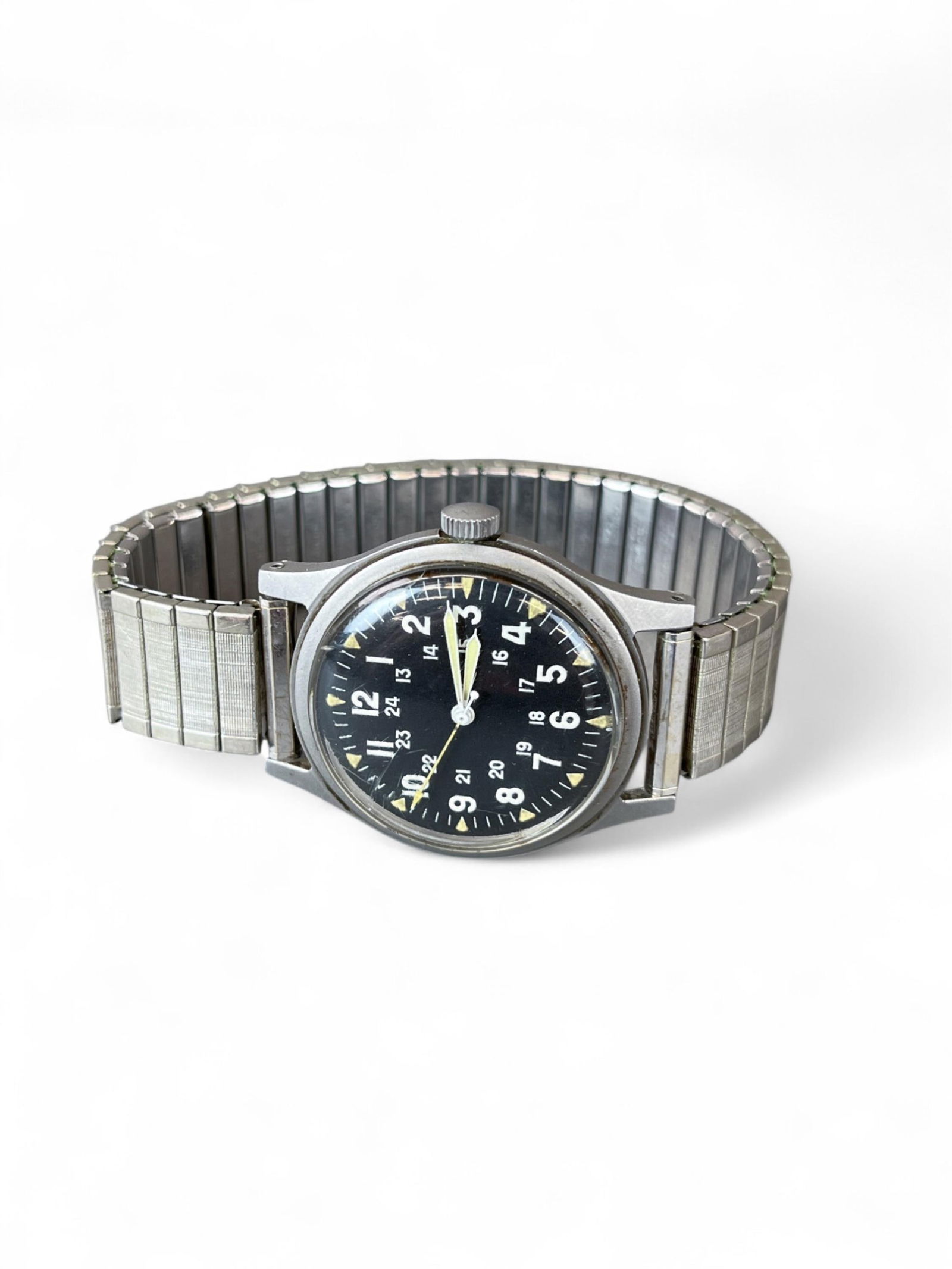 Gen. Brown Vietnam Era GG-W-113 Military Watch.: A Lt. Gen. James R. Brown, USAF Vietnam Era GG-W-113 Military Watch. Aug.1969. Serial 19439. Replaced elastic band. Provenance: From the Estate of Lt. Gen. James R. Brown, U.S. Air Force.