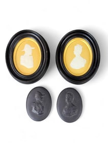 2 pairs of Wedgwood George V & Mary plaques.