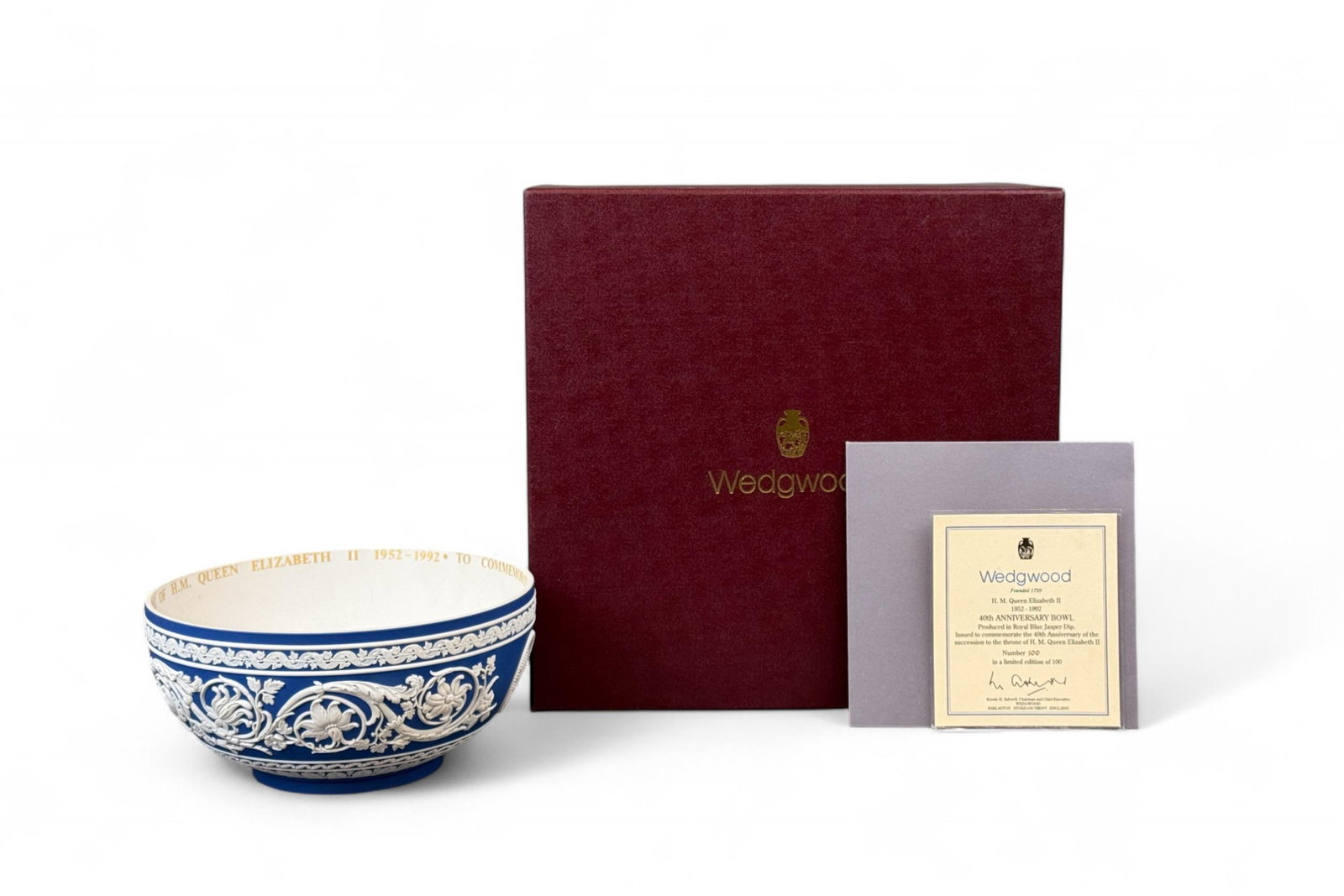 1992 Wedgwood LE 40th Elizabeth II bowl in box.: A 1992 Wedgwood Limited Edition 40th Anniversary Queen Elizabeth II bowl in box. 100/100. Includes box and COA. 8" x 5". Box: 11 3/4" x 11 3/4" x 6 3/4".