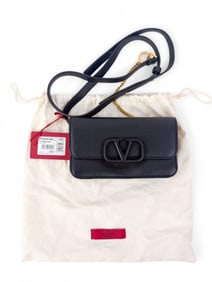 Valentino Garavani VLogo shoulder bag.