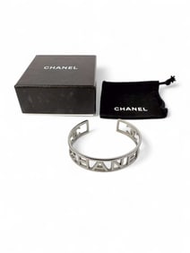 Gucci web crystal heart bracelet with box.