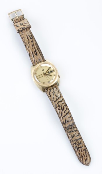Bulova gold electroplate water resistant watch: A Bulova gold electroplate men's wrist watch with date. Face: 1"diam. Leather band: 8 3/4".