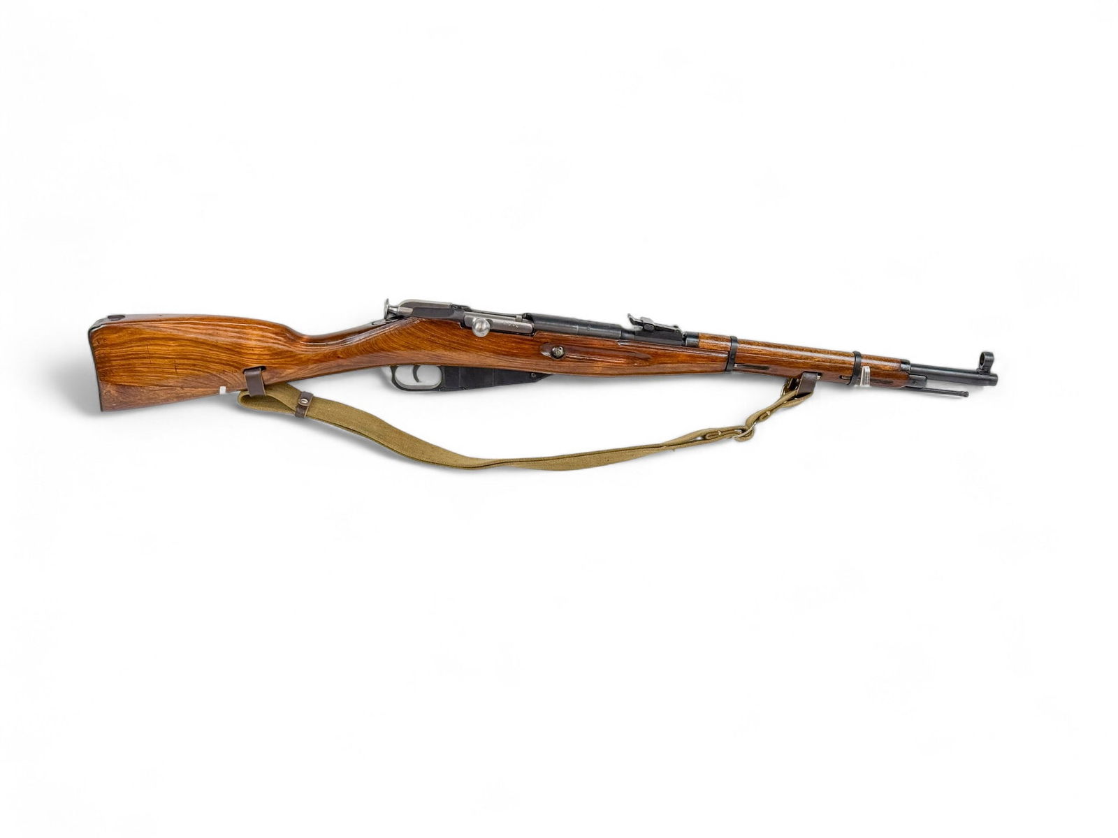 Soviet Mosin Nagant M1938 Carbine, 7.62x54: [Modern Firearm] A 1944 Izhevsk, Soviet Russia Mosin Nagant bolt action Model 1938 Short Rifle, 7.62?54mmR. Blued finish. 20" barrel with rear ladder sight and front hooded post. Wood stock. Includes