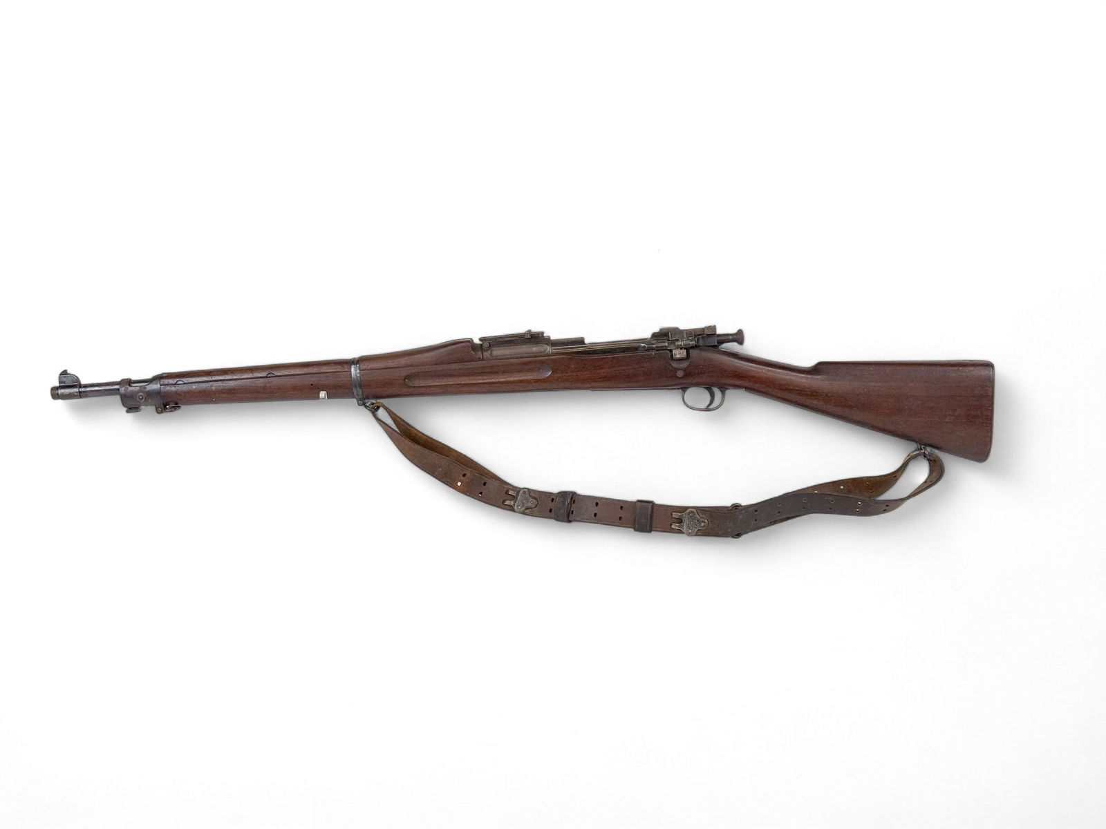 Springfield Armory M1903 bolt action rifle, 30-06: [Modern Firearm] A 1915 Springfield Armory Model 1903 bolt action rifle, 30-06. Blued finish. 24" barrel with rear ladder sight. Walnut stock with J.S.A. cartouche. Includes leather sling. 43 1/4" ove