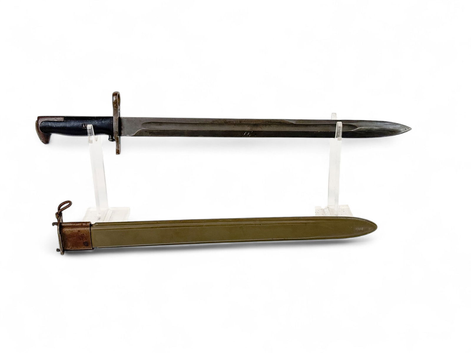 Rare WWII U.S. AFH M1905/42 16" bayonet: A rare WWII U.S. American Fork & Hoe Co. Model 1905/42 bayonet and M3 scabbard. Parkerized finish. 16" blade. Ricasso marked "AFH" U.S. Flaming Bomb over 1943. Black bakelite grips.17" M3 scabbard. 20