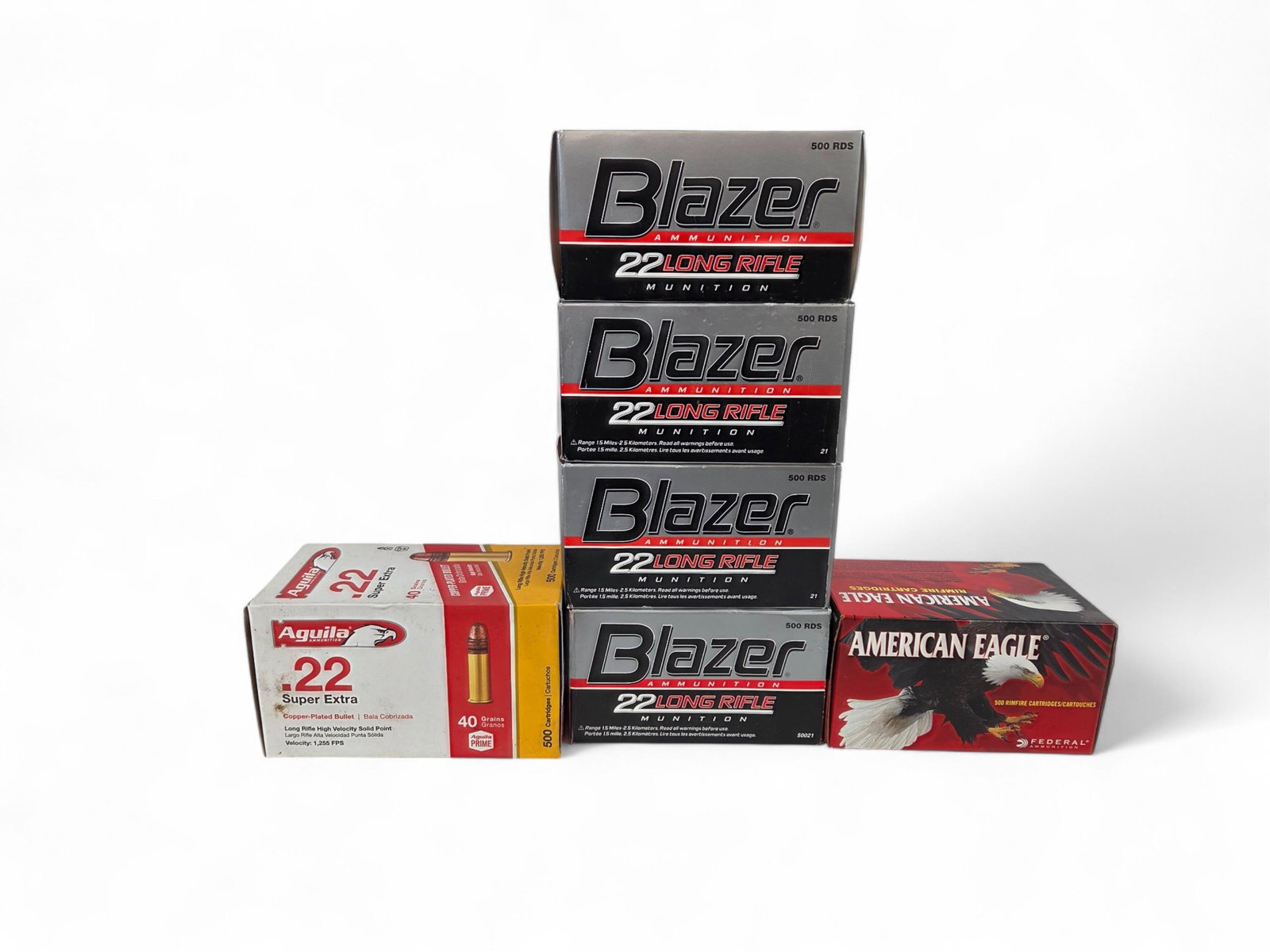 .22 LR ammo, 3000 rounds: A group of six sealed boxes of 22 LR ammunition, 3000 rounds. ++ American Eagle 40 Gr. Solid, 500 rounds. ++ Aguila 40 Gr. FMJ, 500 rounds. ++ 4 boxes CCI Blazer 50 Gr. Solid, 2000 rounds.
