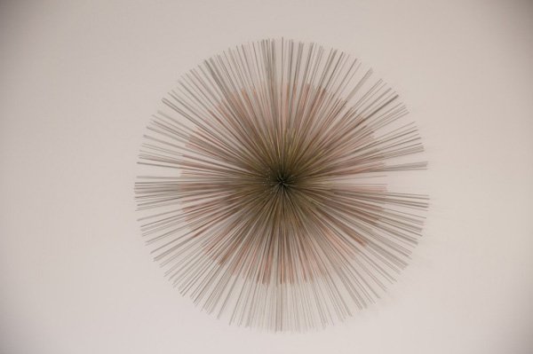 Curtis Jere Spray wall sculpture: A spray wall sculpture designed by Curtis Jere. 2nd half 20th century. 41"diam.