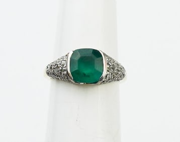 14KYG Emerald & Diamond Ring